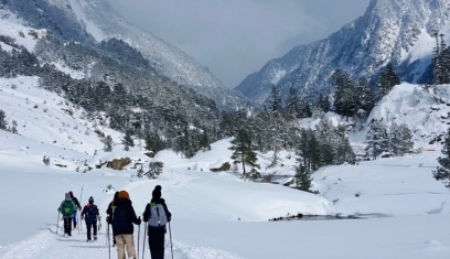 On vous emmène découvrir notre séjour Raquettes et balnéo à Cauterets-Gavarnie