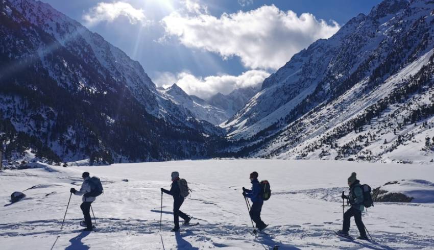 raquettes-pyrenees-hiver.jpg