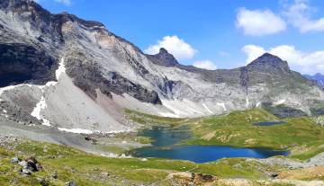 Muraille-et-lac-de-Barroude.jpg