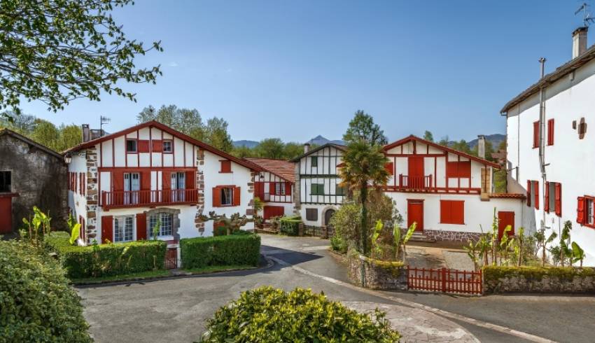 ainhoa-pays-basque.jpg