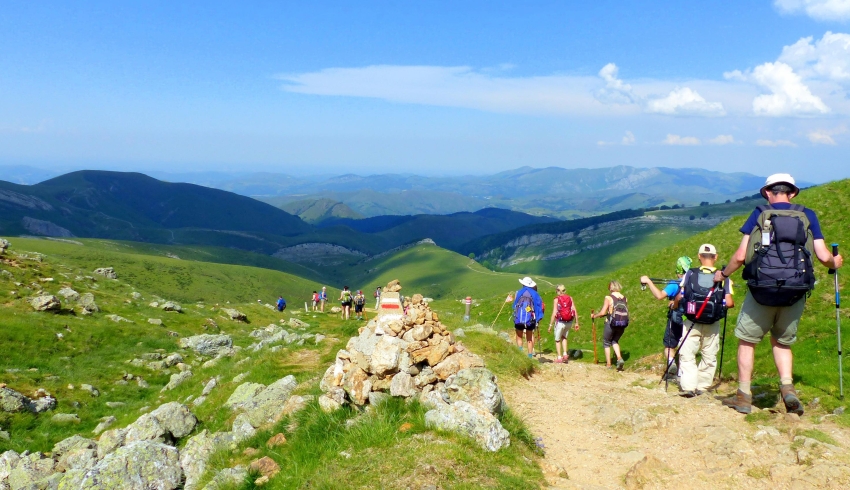 Rando-en-groupe-guidee-au-coeur-du-Pays-Basque.JPG