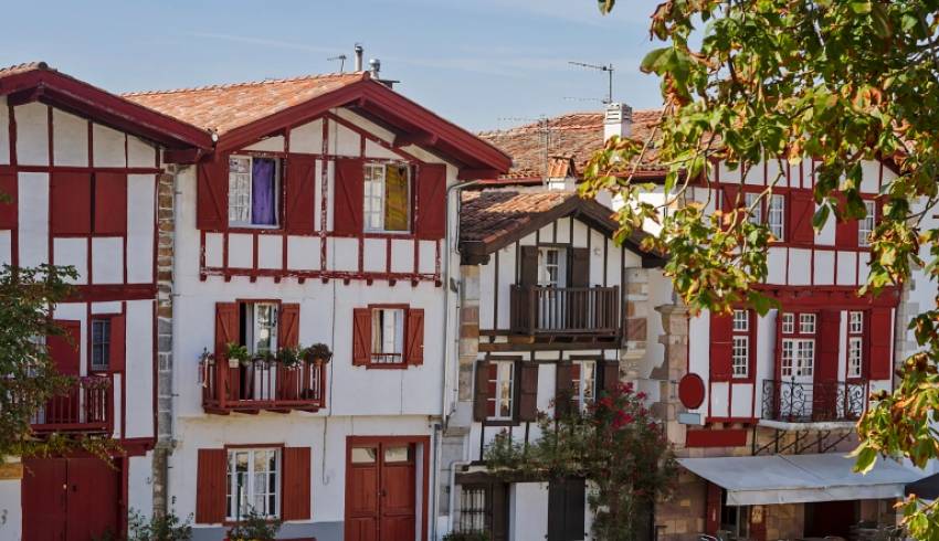 ainhoa-village-pays-basque.jpg