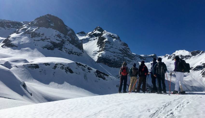 raquettes-pyrenees-avec-un-guide.jpg